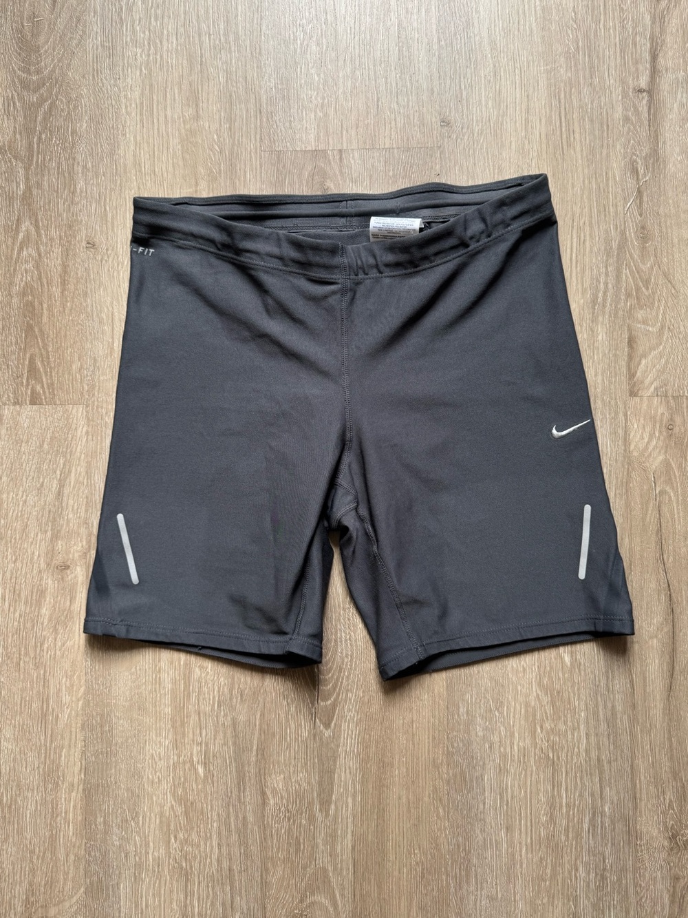 Nike Women’s Sz S Running Filament 8” Shorts size M